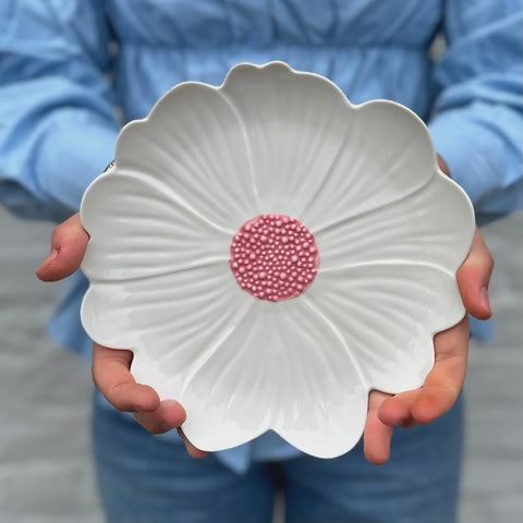 White flower pink middle flower plate